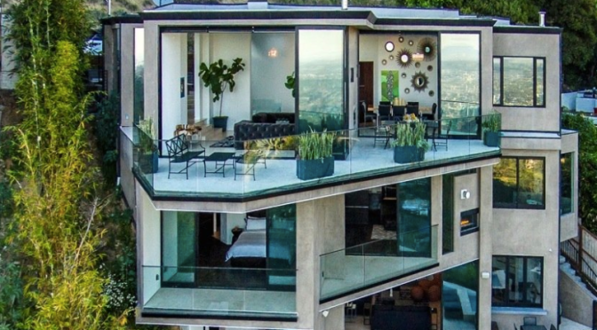 Minecraft Streamer “CaptainSparklez” Buys Swank Mansion For $4.5M